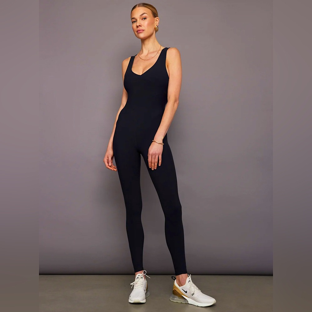 Carbon38 | V-Neck Jumpsuit In Melt | Black, S